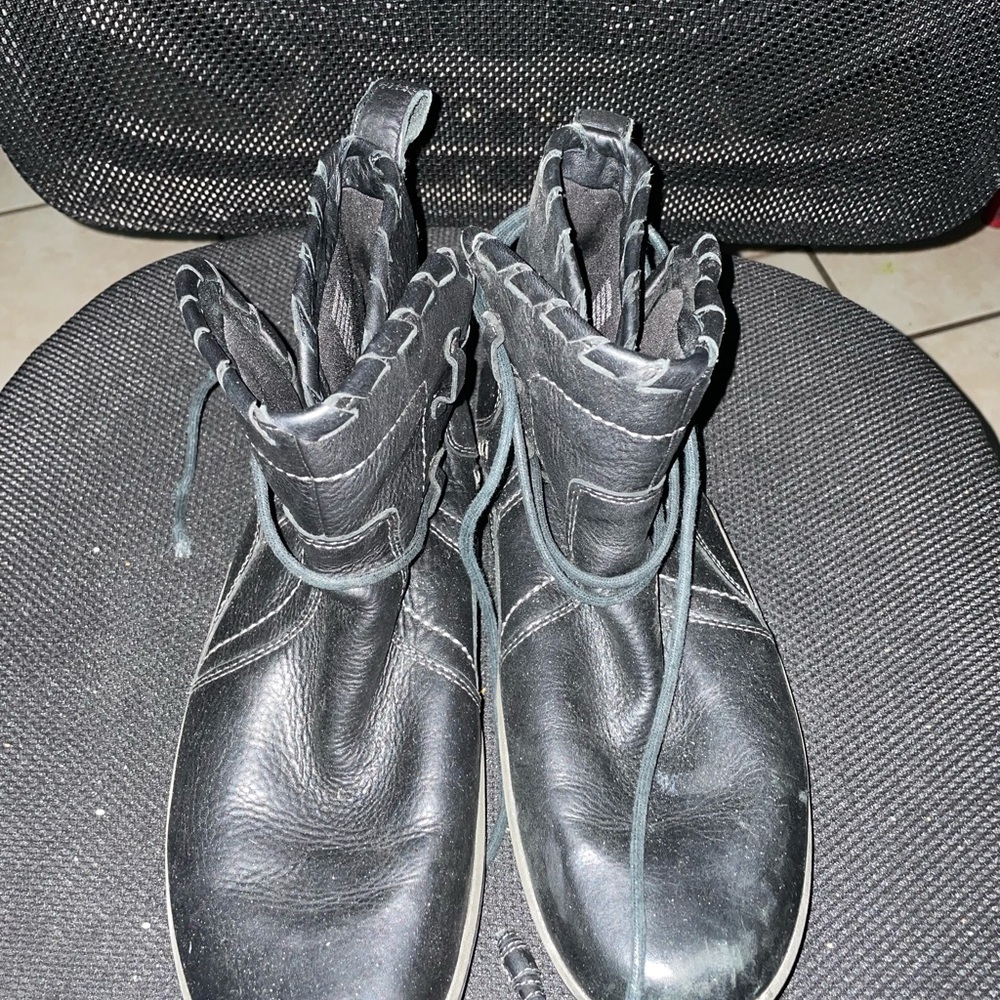 Earth shoes